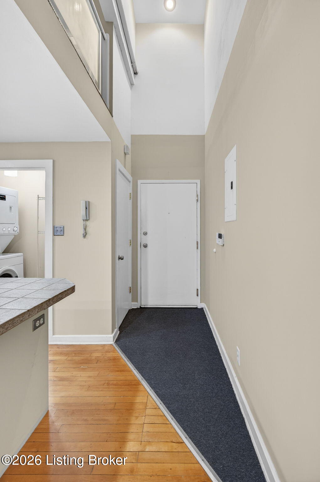 221 S Hancock St B