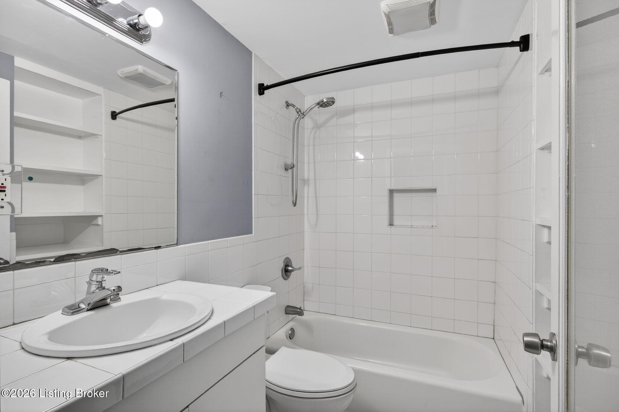 221 S Hancock St B