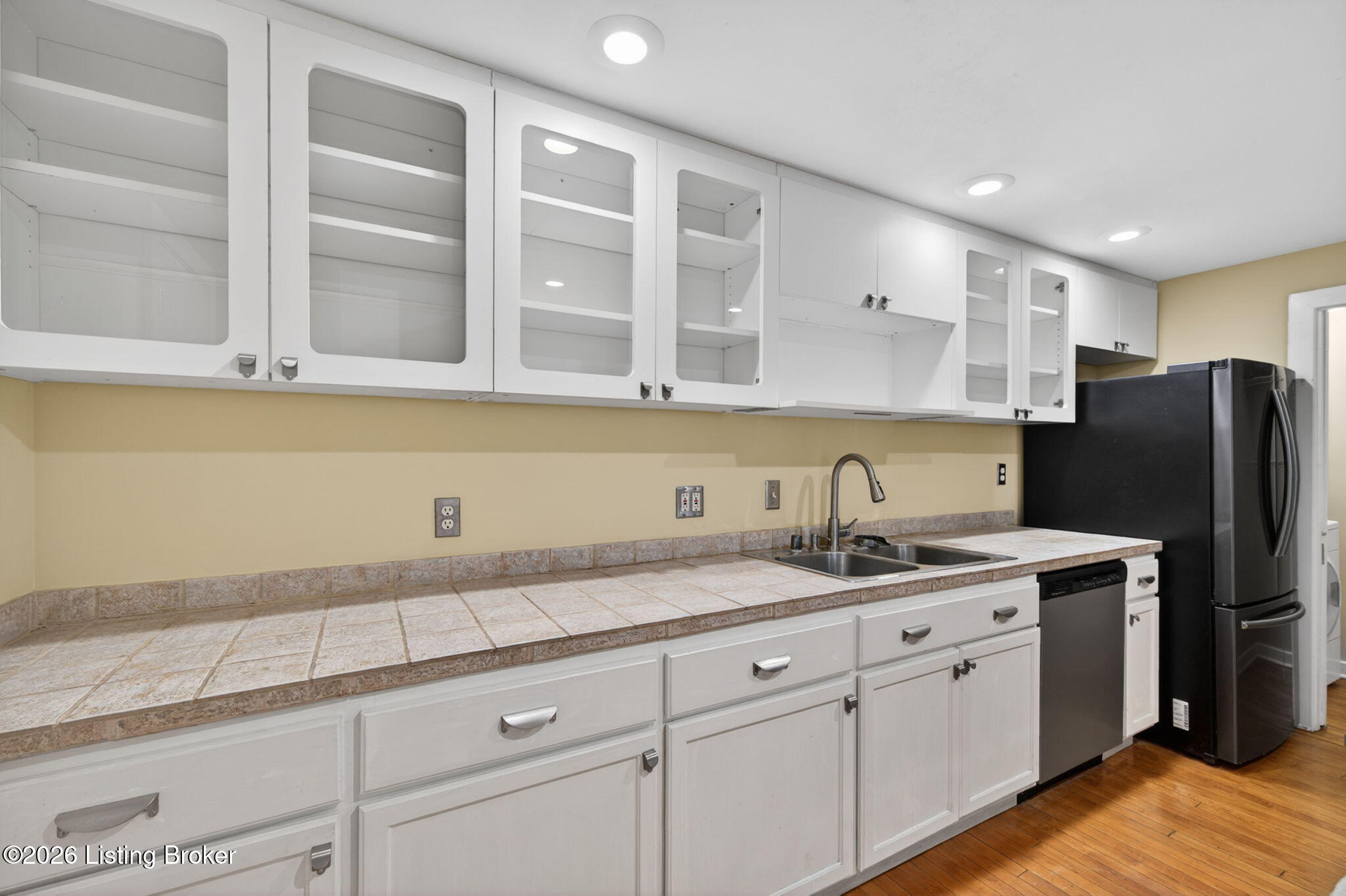 221 S Hancock St B