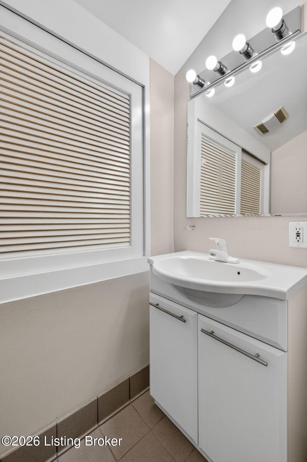 221 S Hancock St B