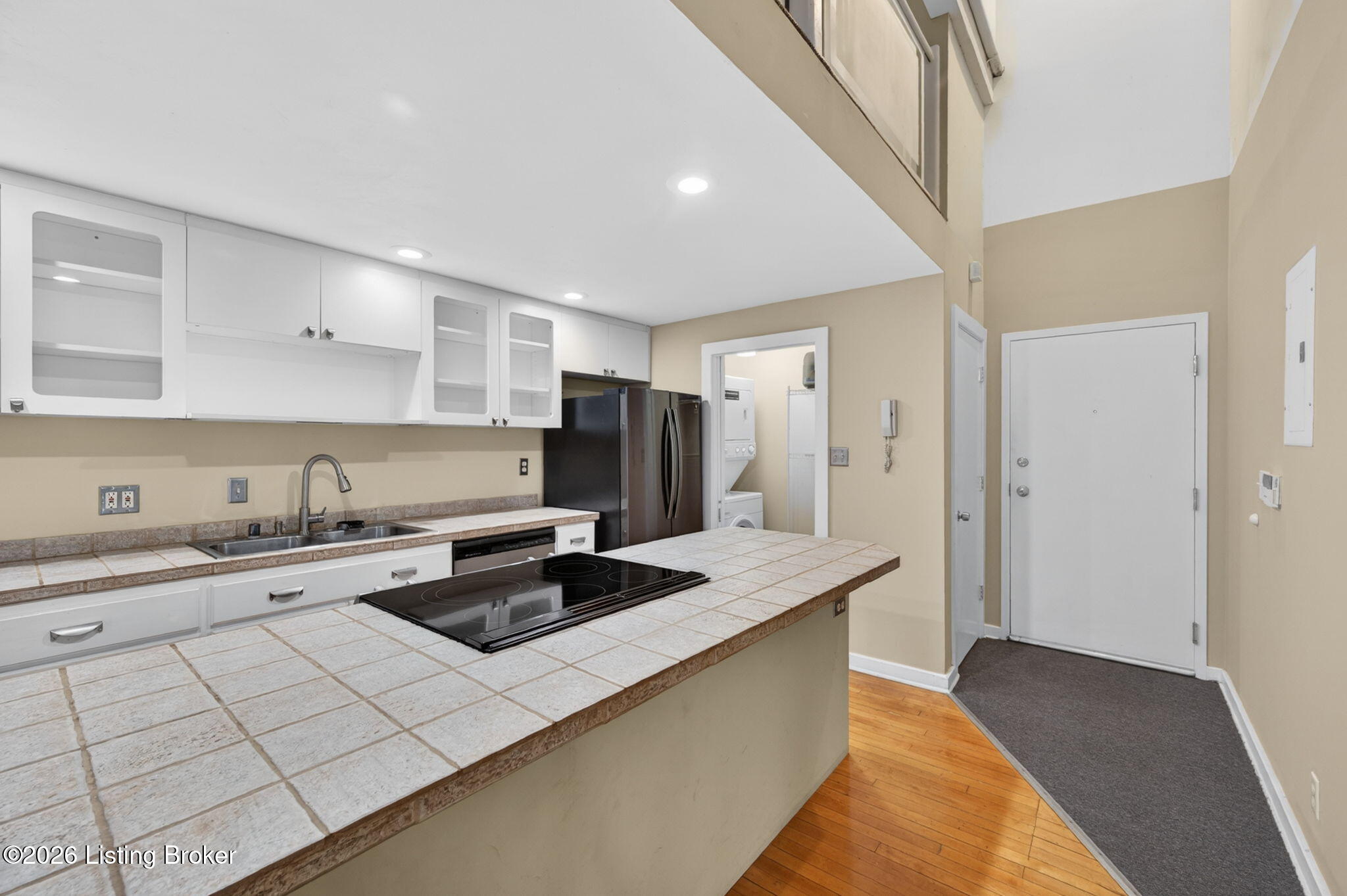 221 S Hancock St B