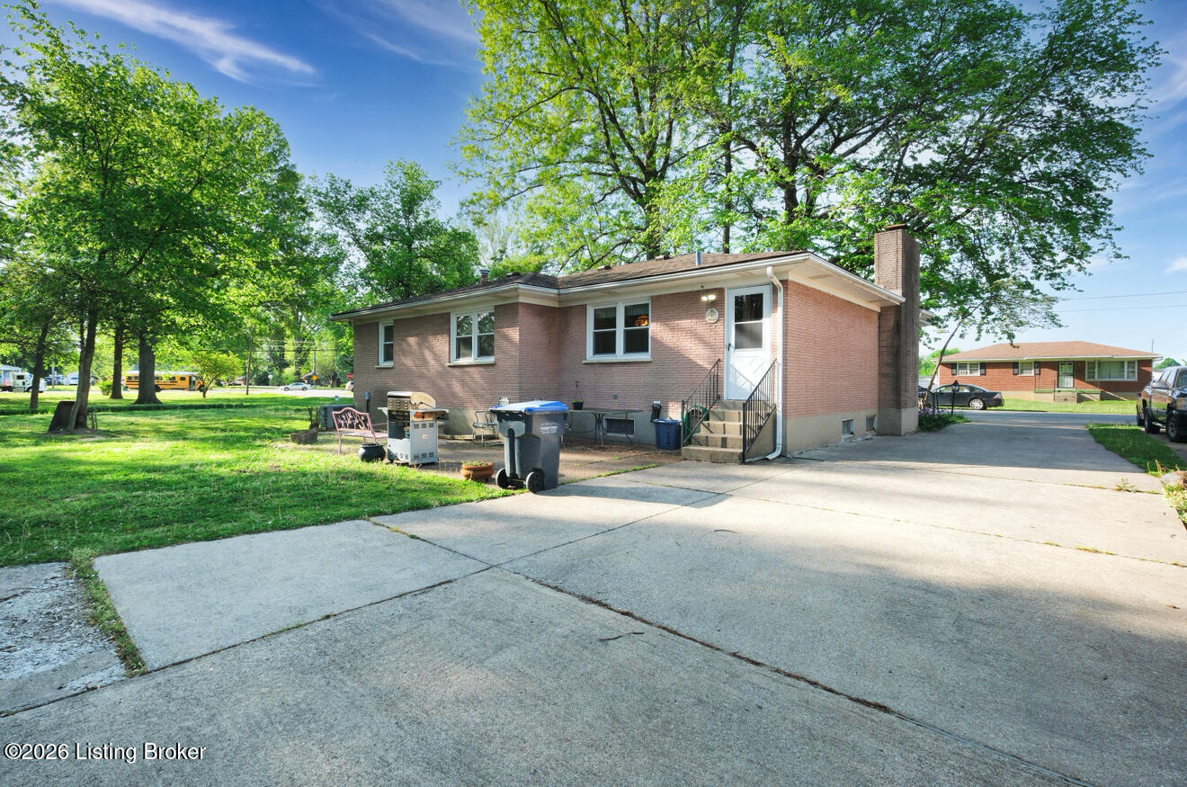 3305 Donald Dr