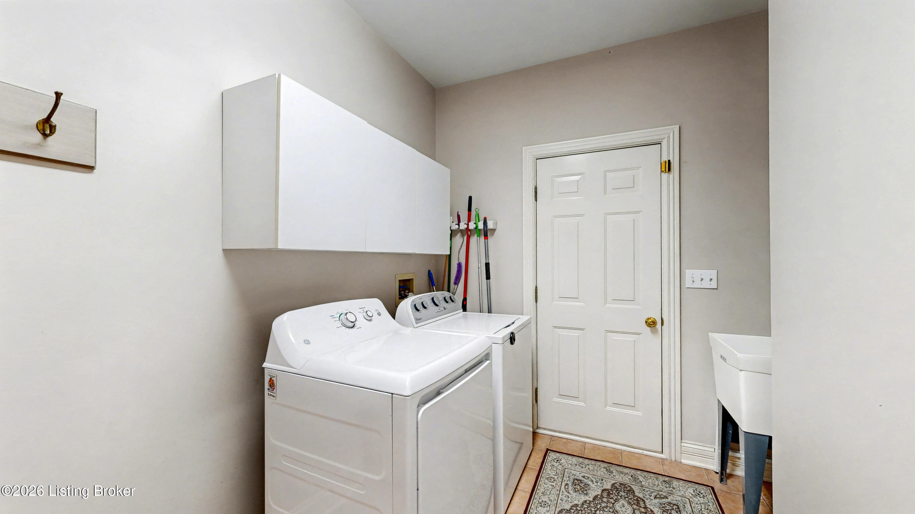 6109 Chinaberry Ct