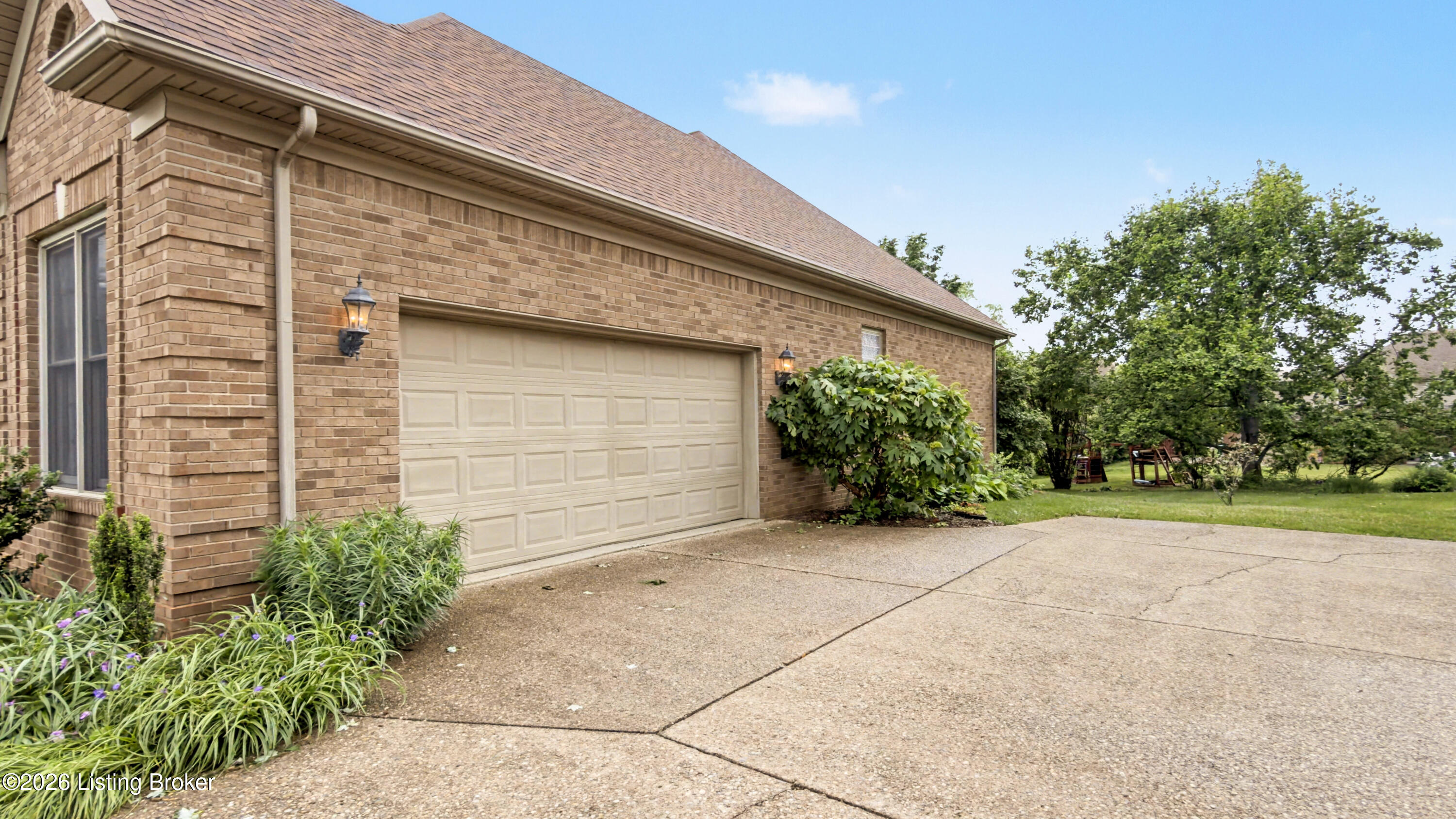 6109 Chinaberry Ct