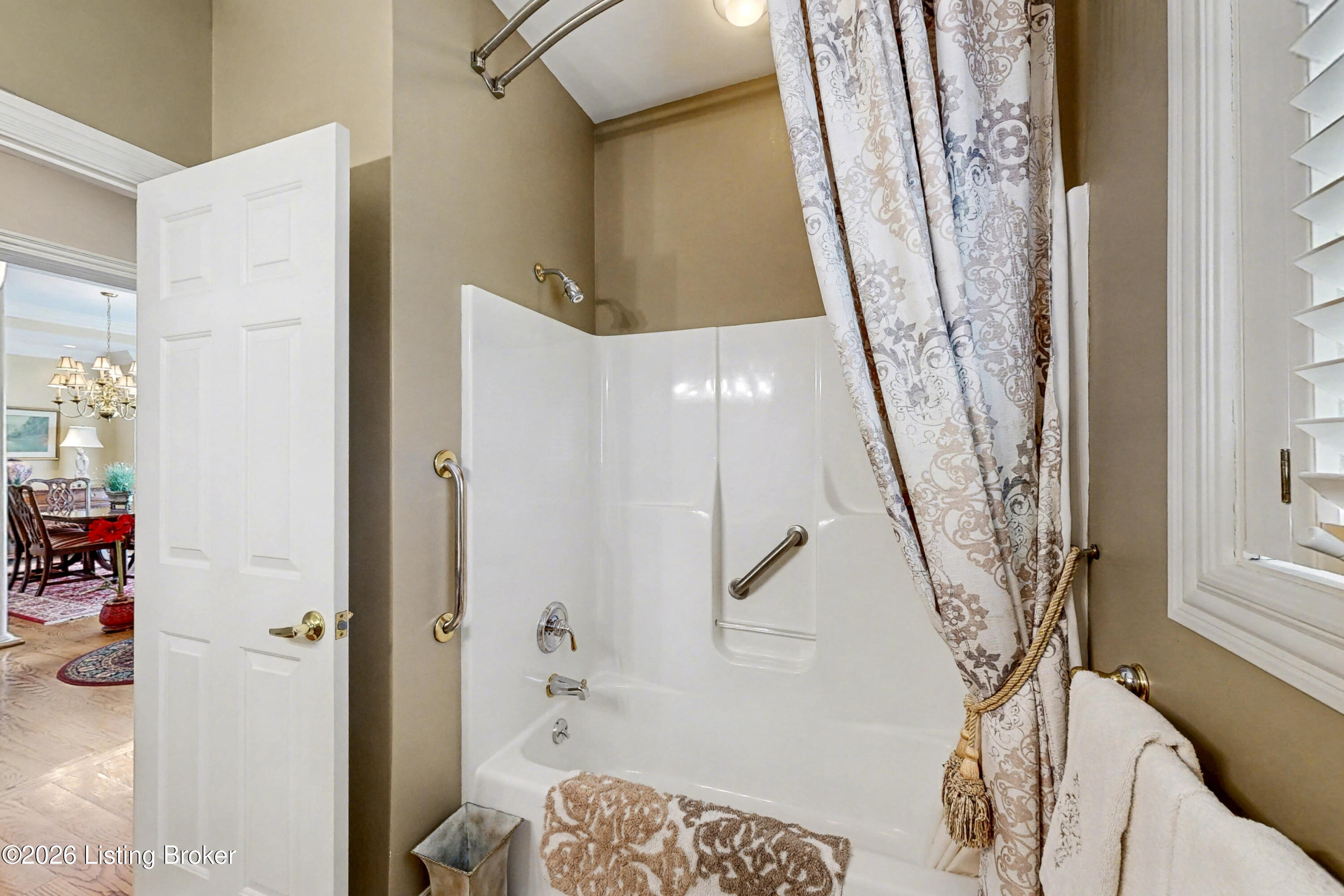 6109 Chinaberry Ct