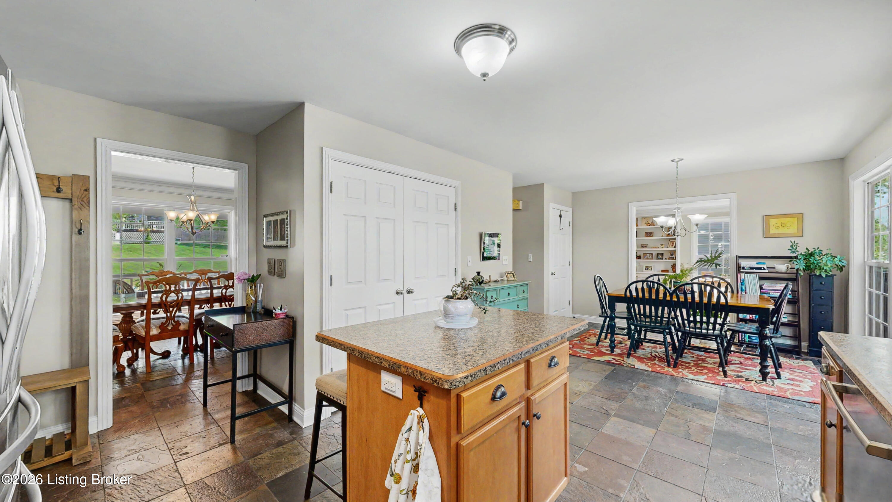1605 E Crystal Dr