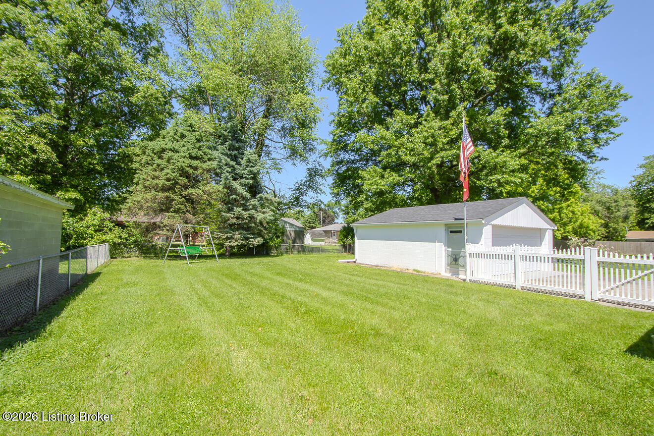 6304 Greenview Dr
