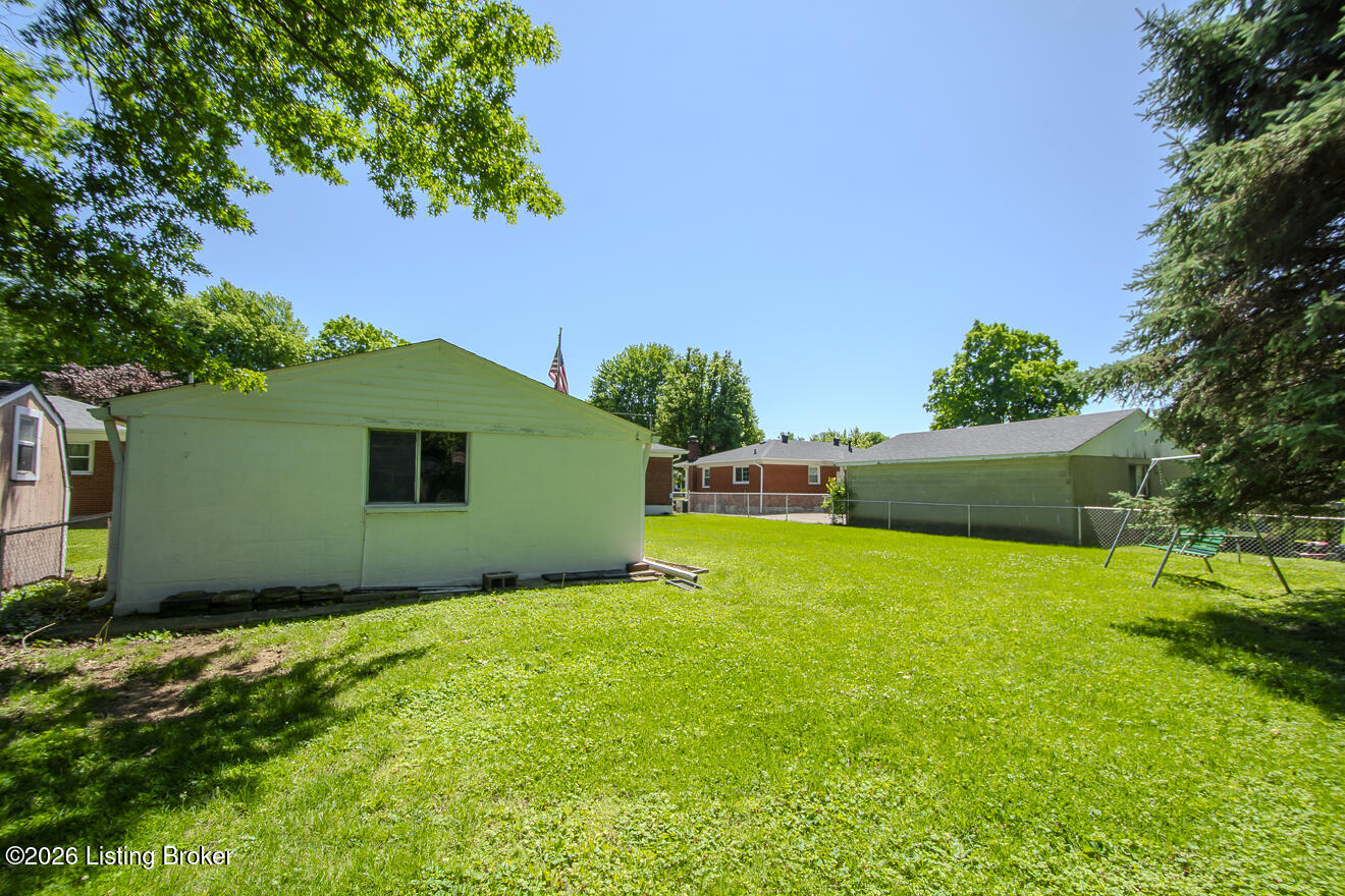 6304 Greenview Dr