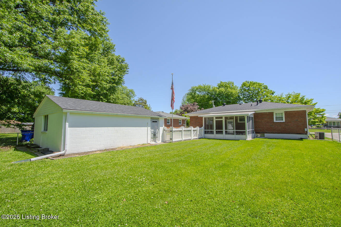 6304 Greenview Dr