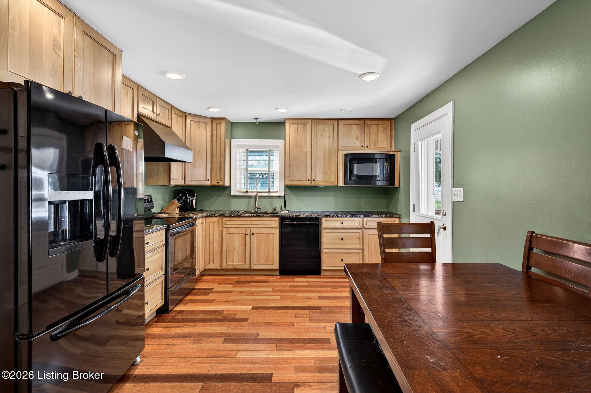 3012 Louisa Ave