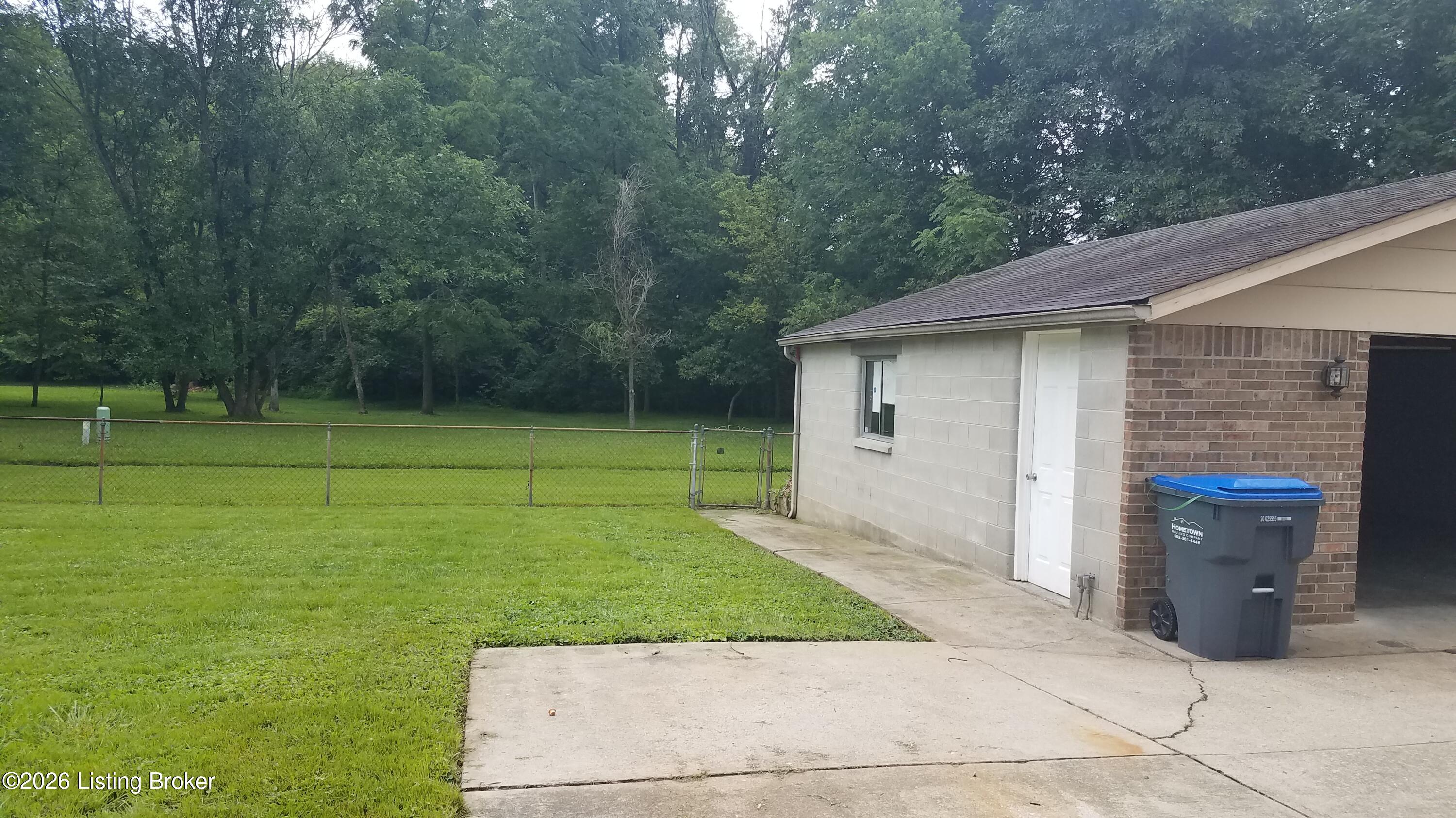 7711 Rochelle Rd