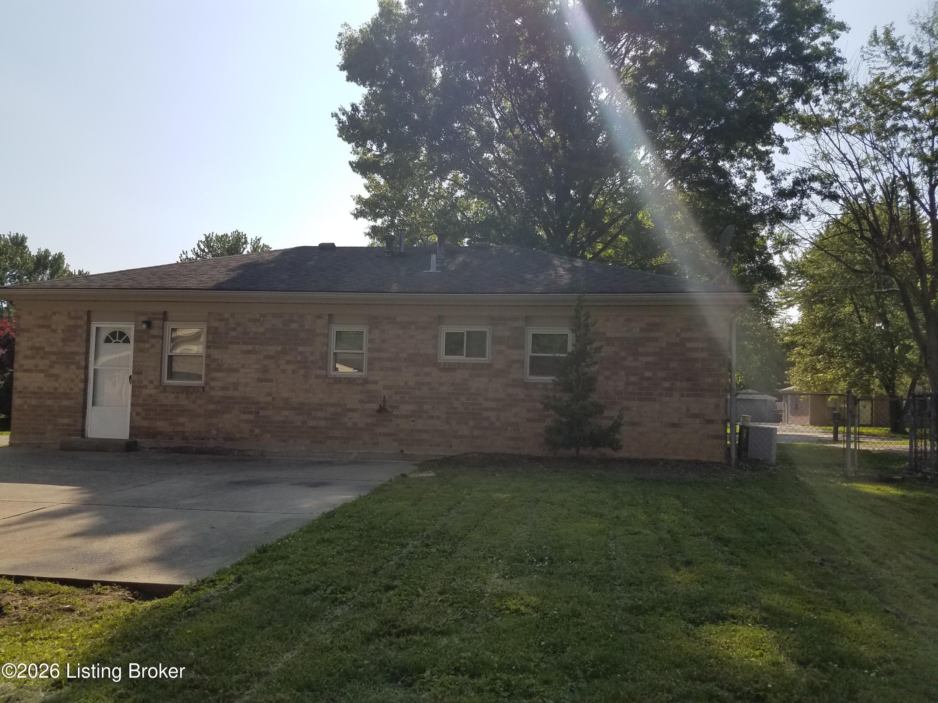 7711 Rochelle Rd