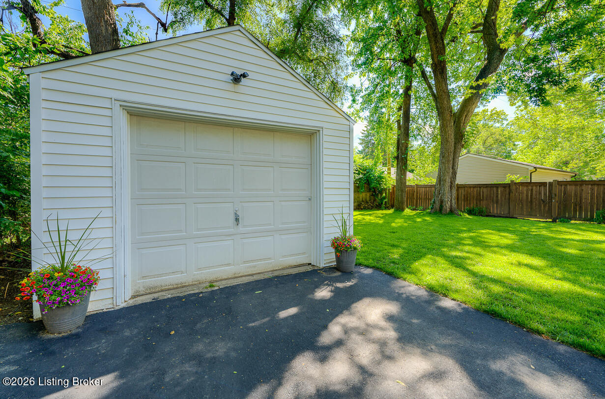 231 S Hubbards Ln