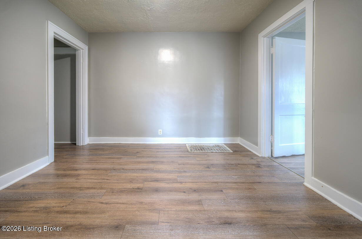 221 W Woodlawn Ave