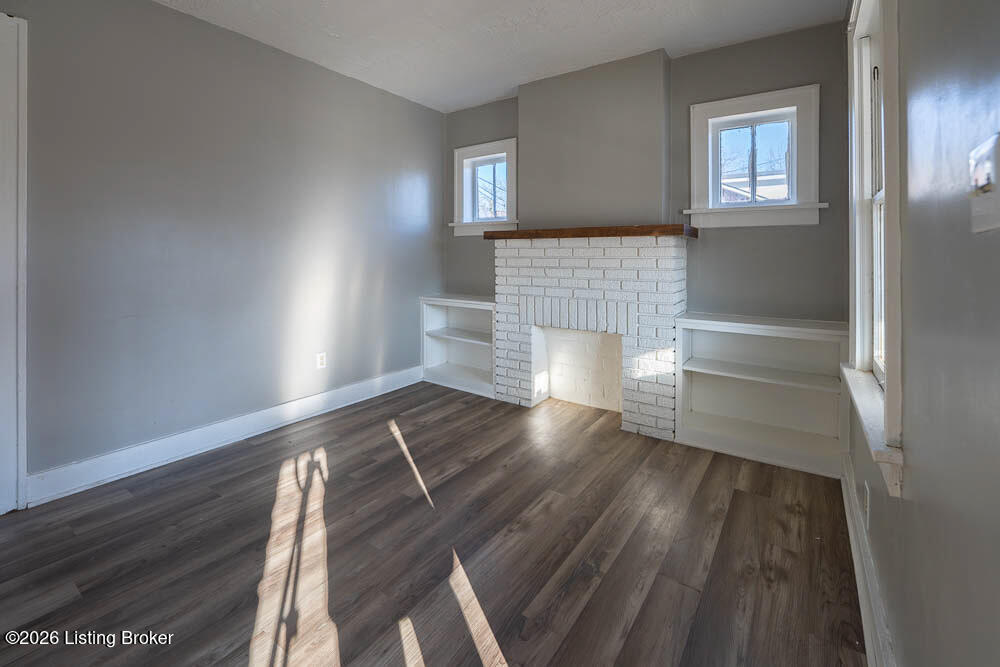 221 W Woodlawn Ave