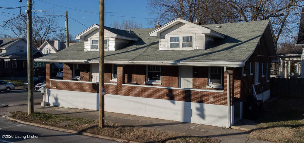 221 W Woodlawn Ave