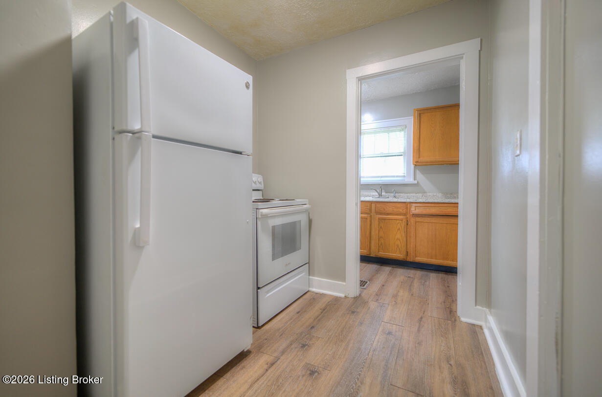221 W Woodlawn Ave