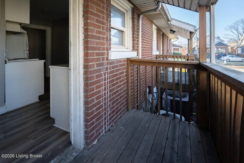 221 W Woodlawn Ave