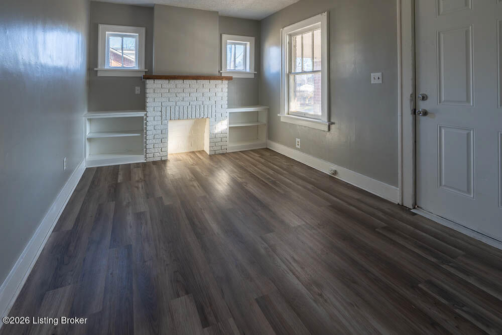 221 W Woodlawn Ave