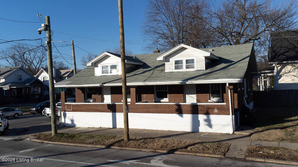 221 W Woodlawn Ave