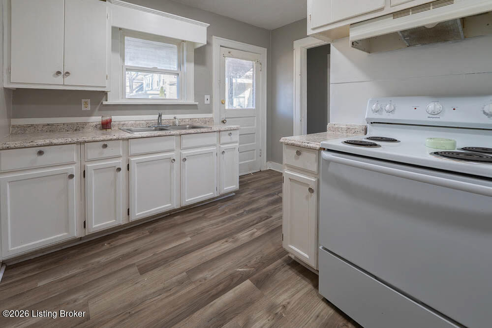 221 W Woodlawn Ave