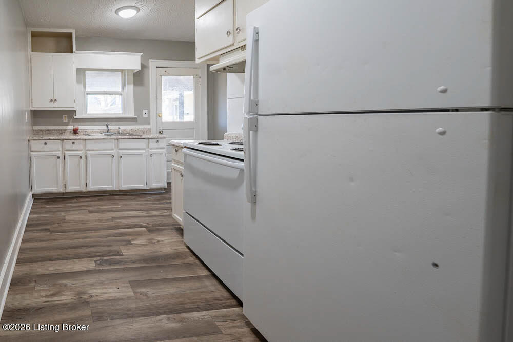 221 W Woodlawn Ave