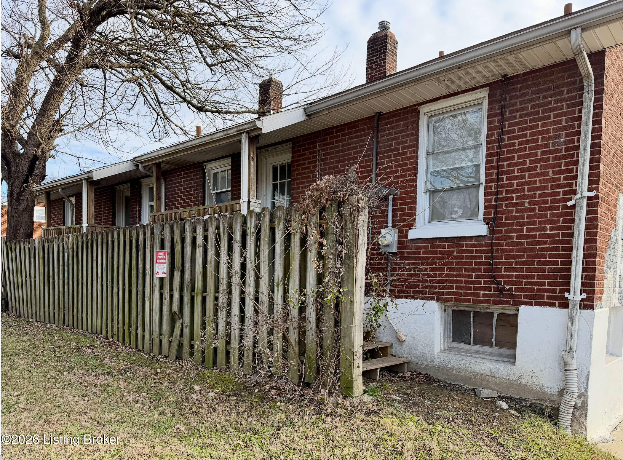 221 W Woodlawn Ave