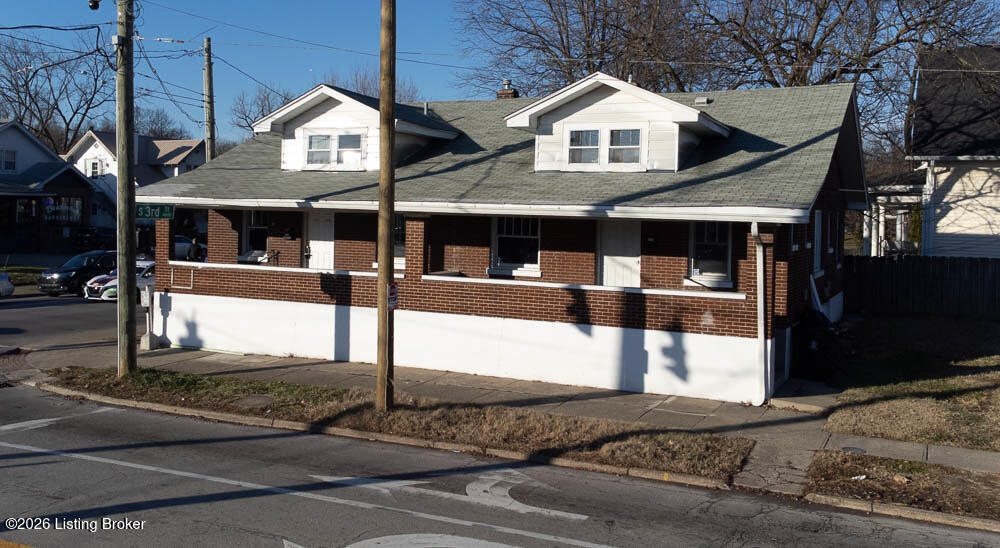 221 W Woodlawn Ave