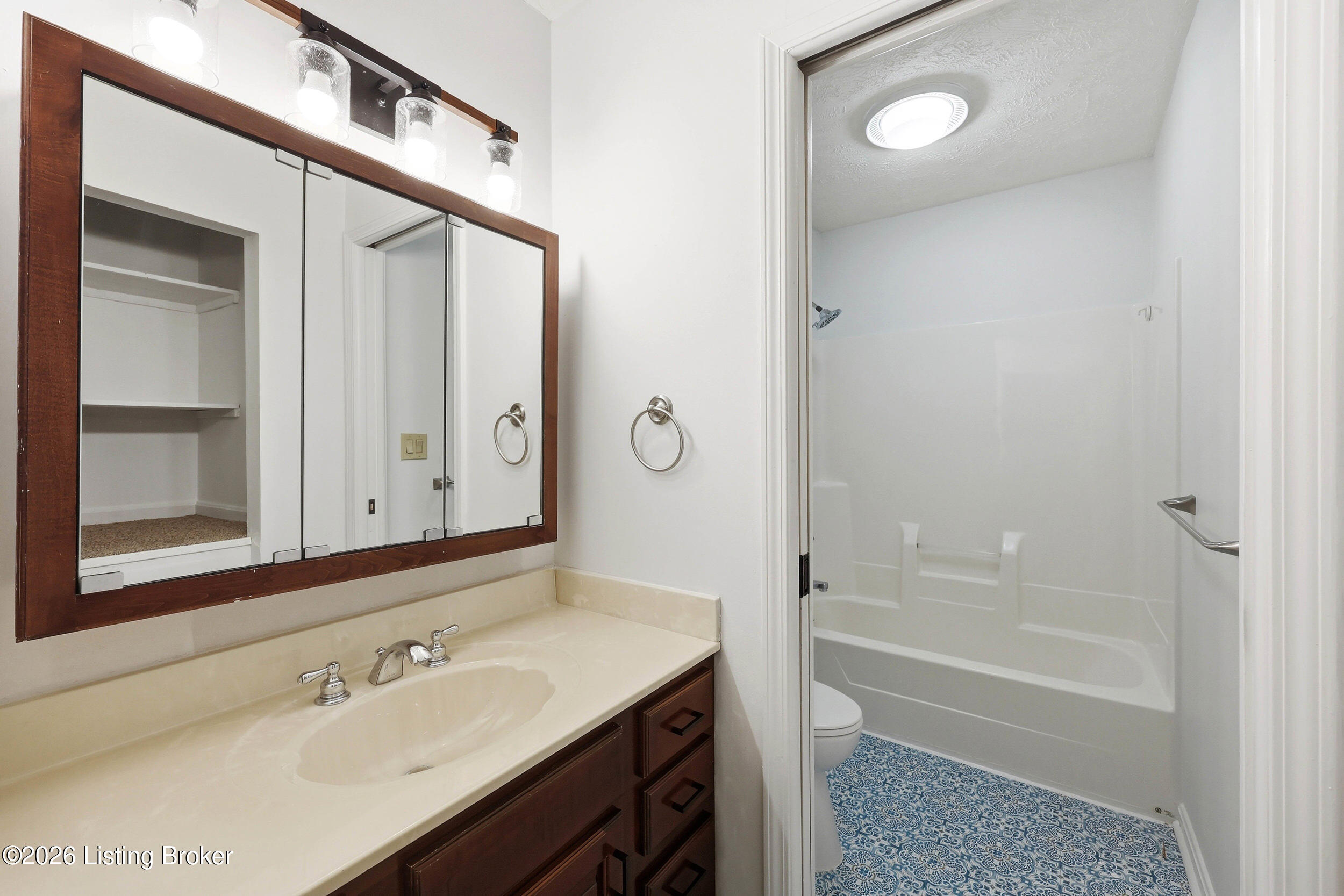 1404 Eastbridge Ct