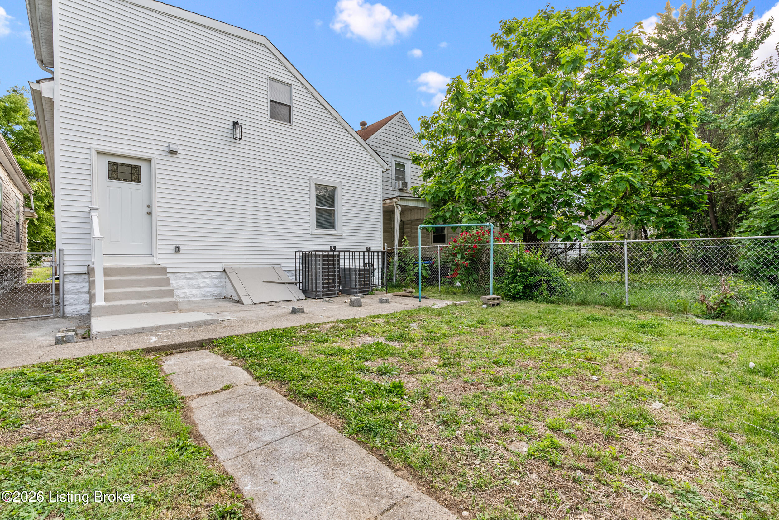 2303 Greenwood Ave