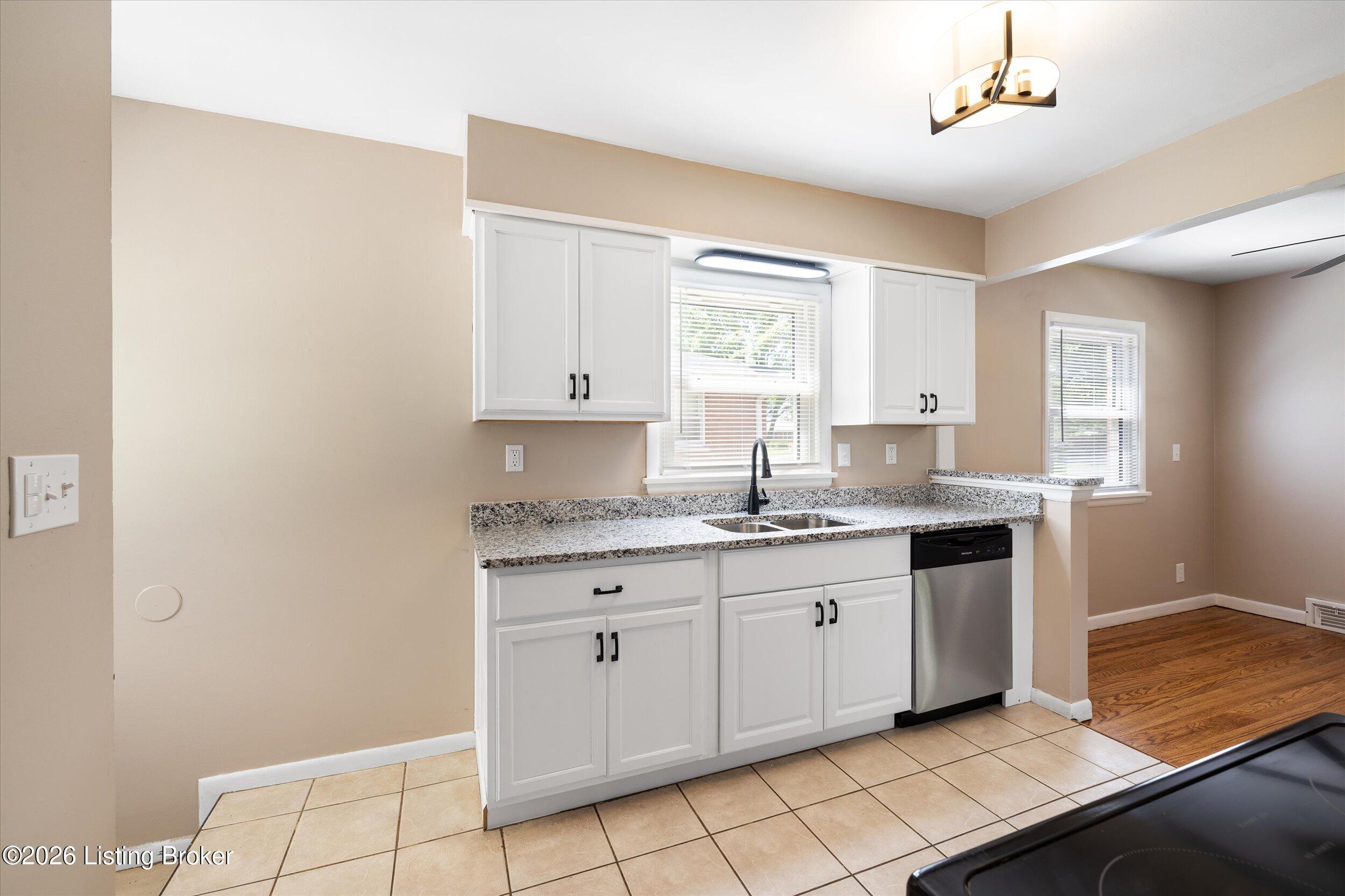 4216 Lynnbrook Dr