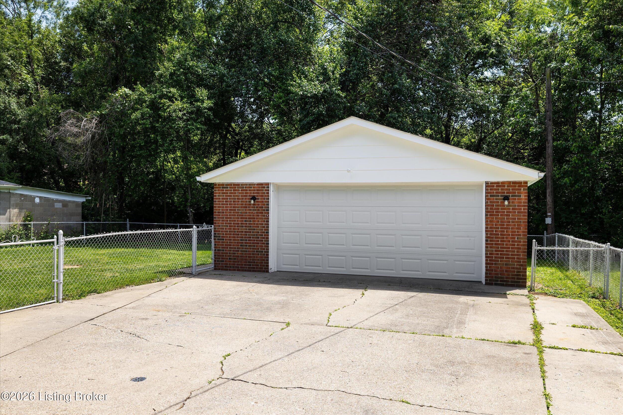 4216 Lynnbrook Dr
