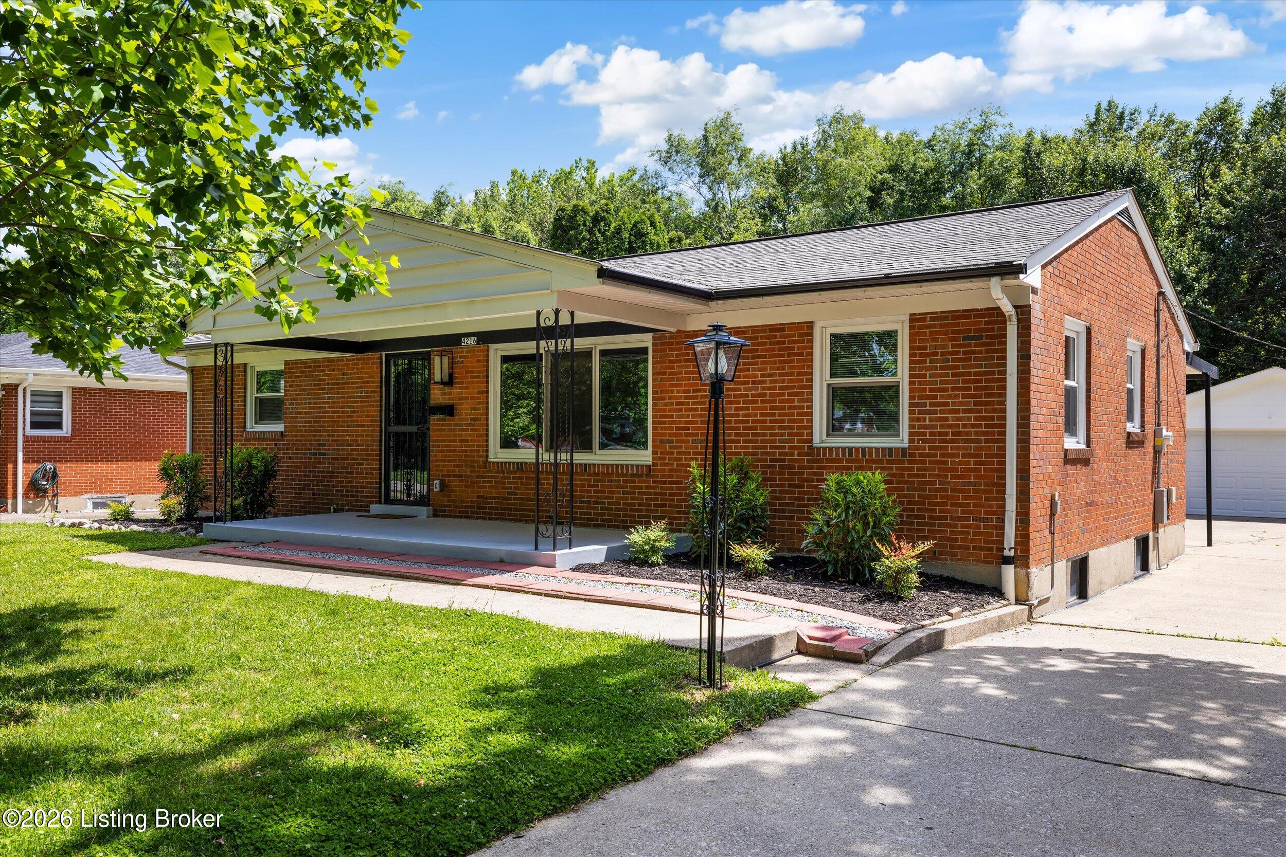 4216 Lynnbrook Dr