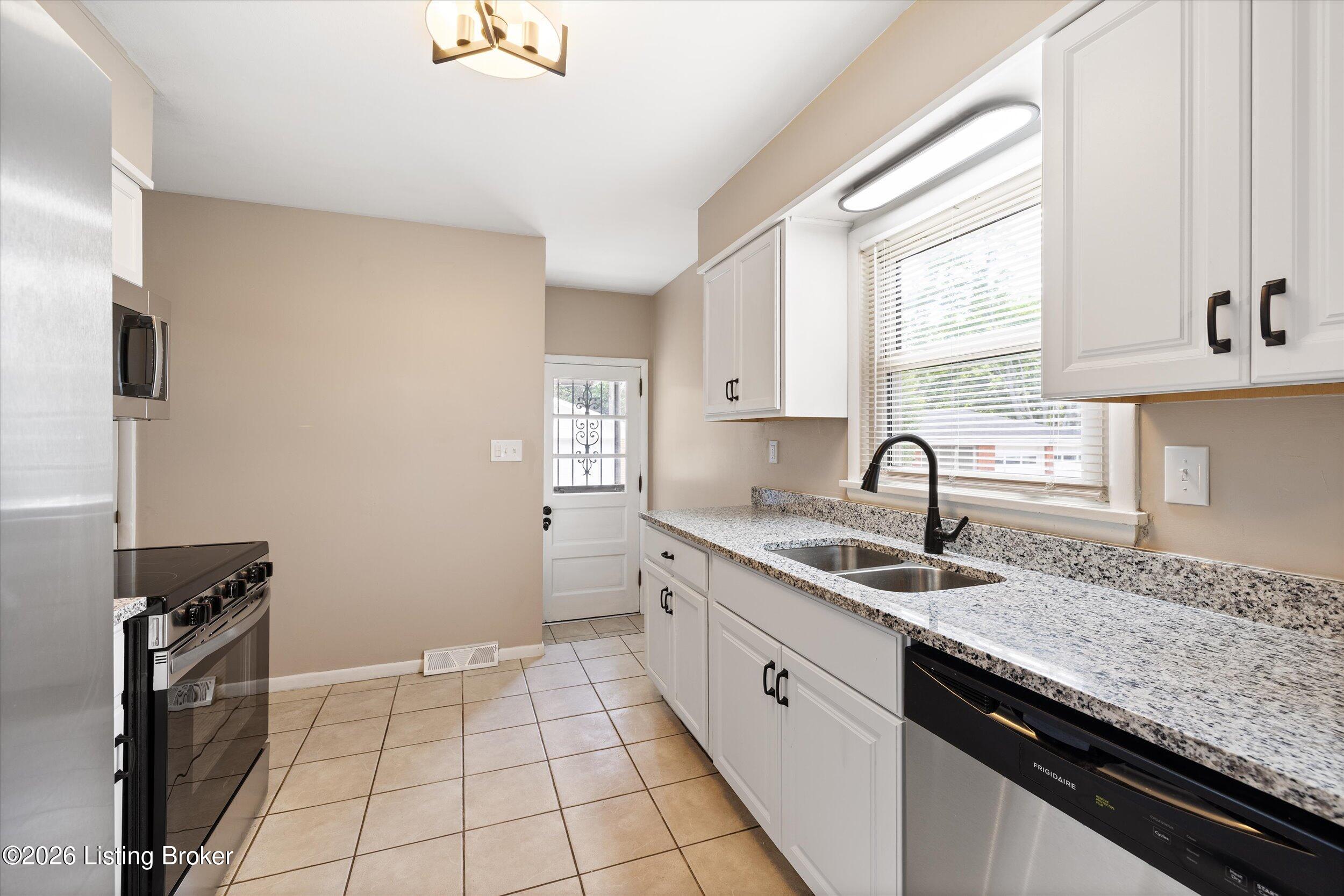 4216 Lynnbrook Dr