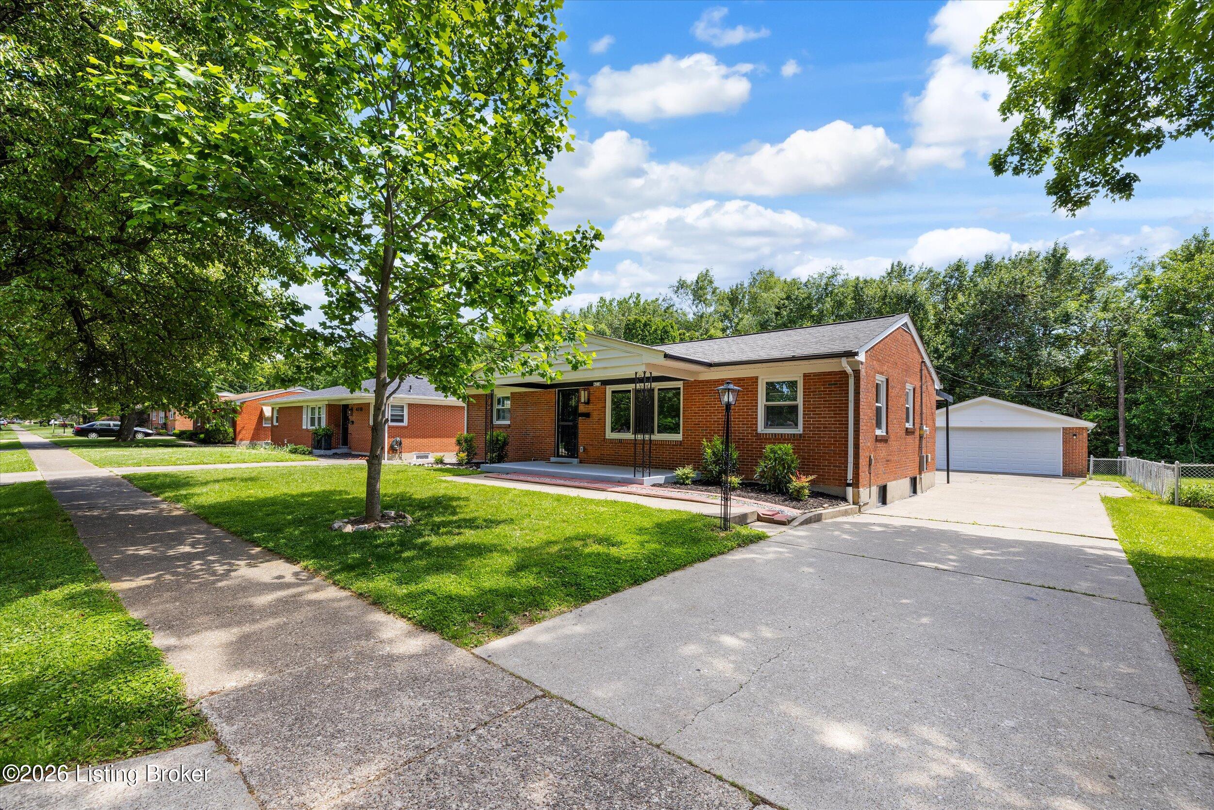 4216 Lynnbrook Dr