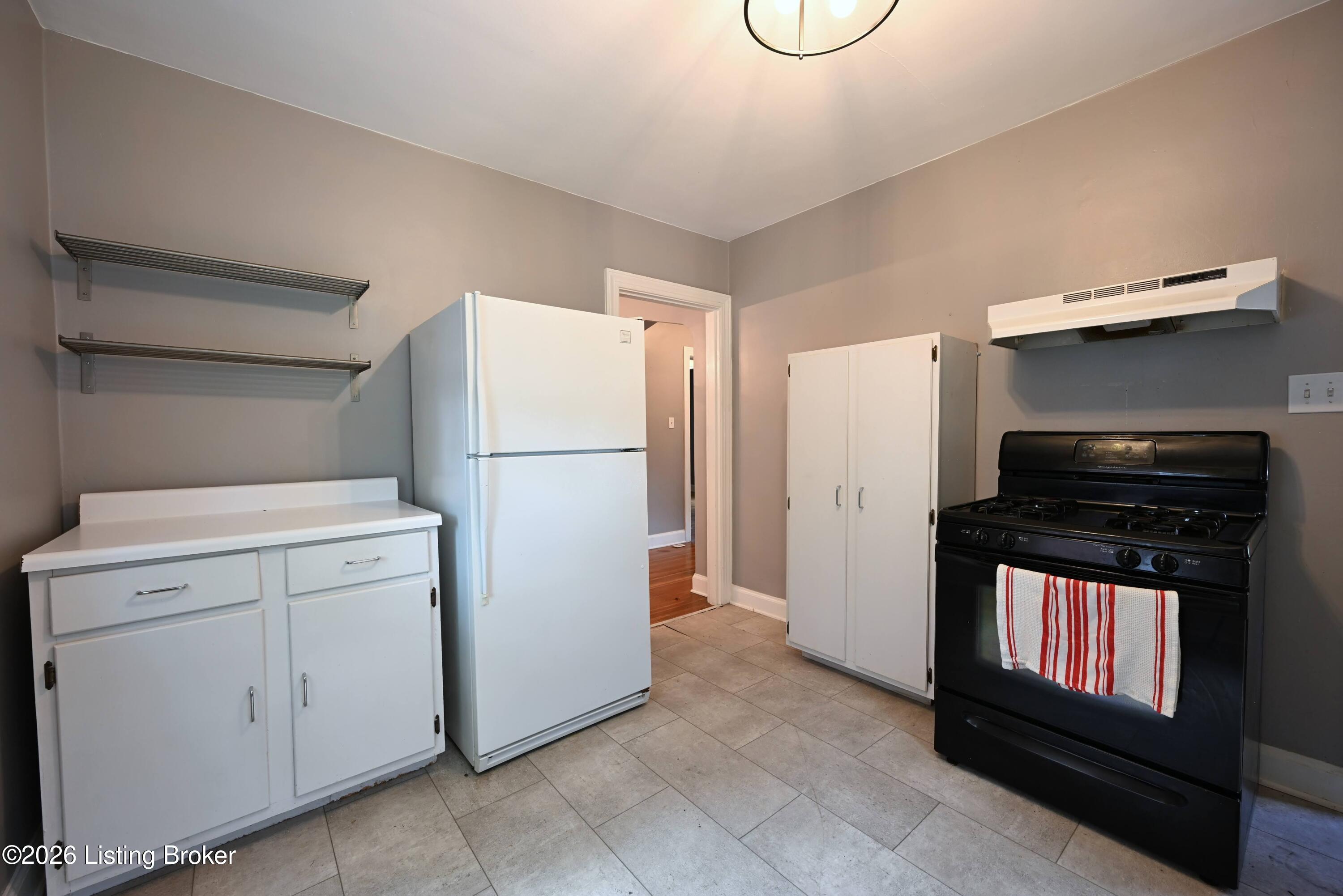 2545 Ridgewood Ave