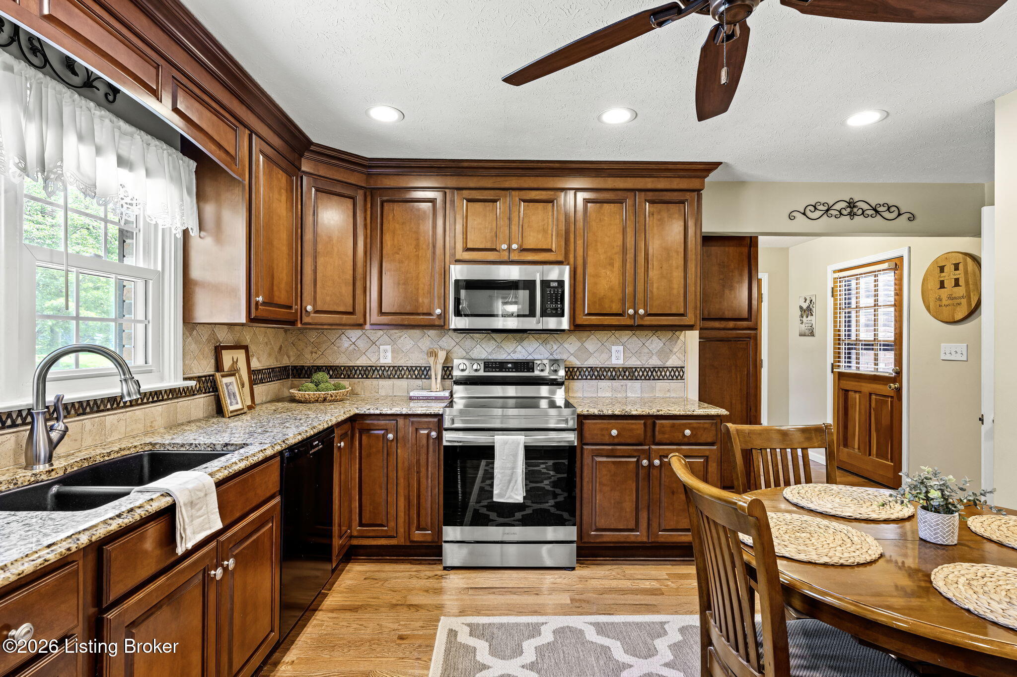 3718 Echo Valley Cir