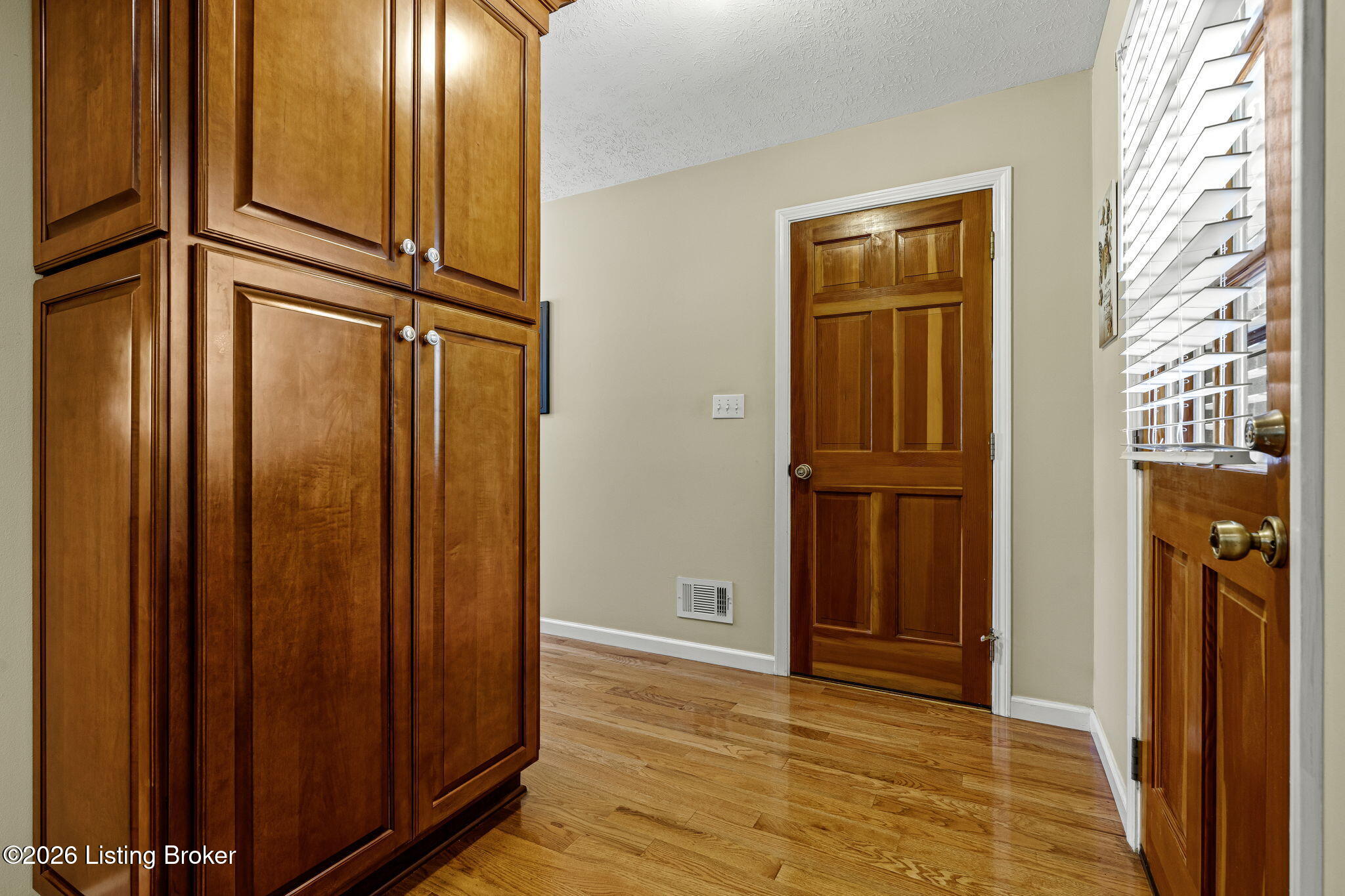 3718 Echo Valley Cir