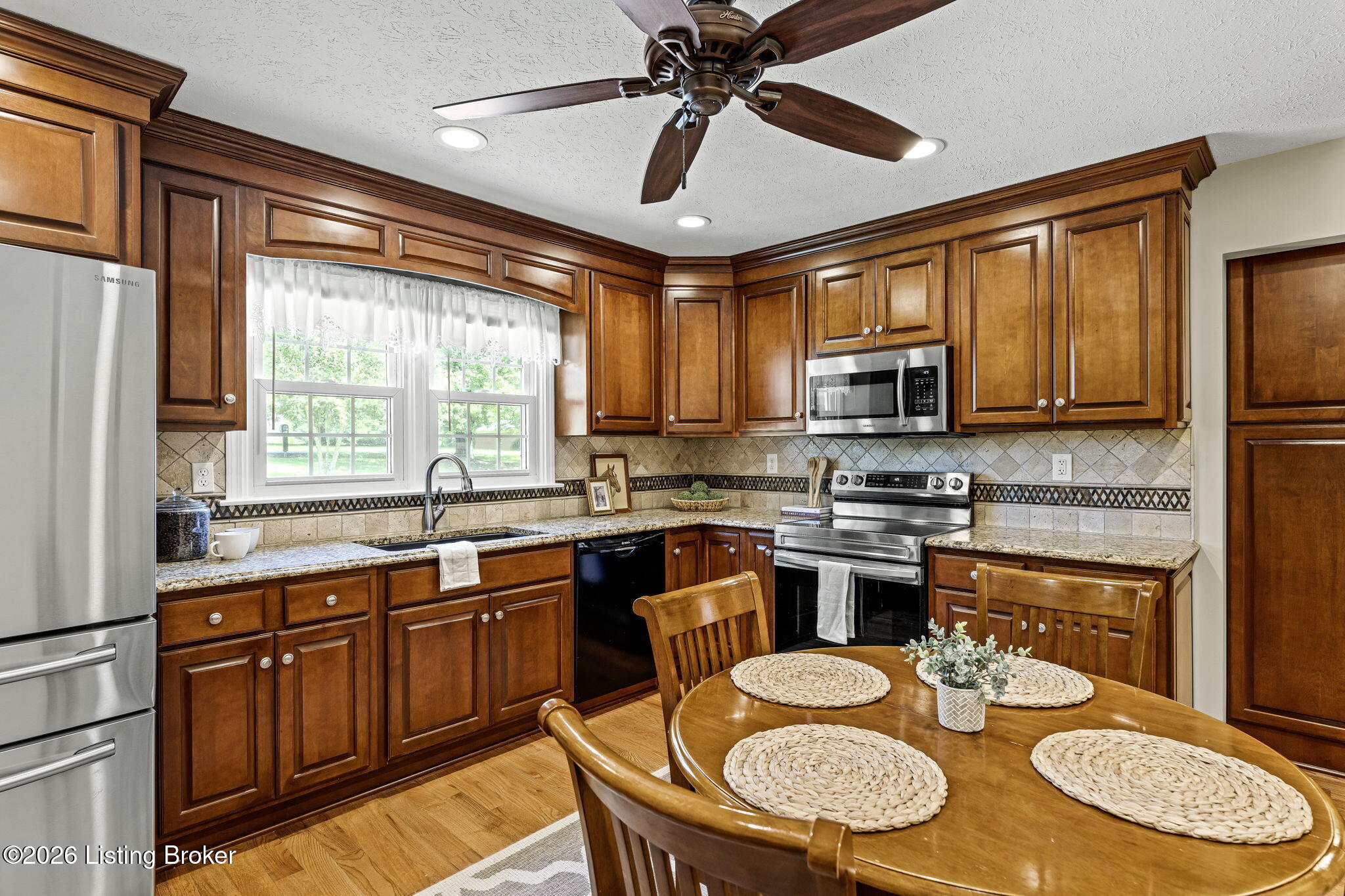 3718 Echo Valley Cir