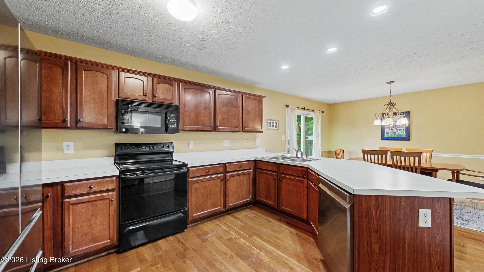 4908 Oakbrook Dr