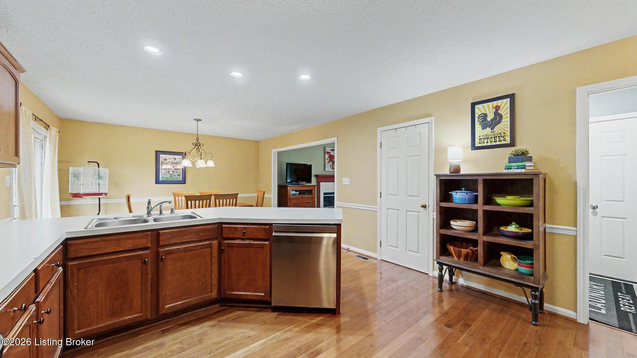 4908 Oakbrook Dr