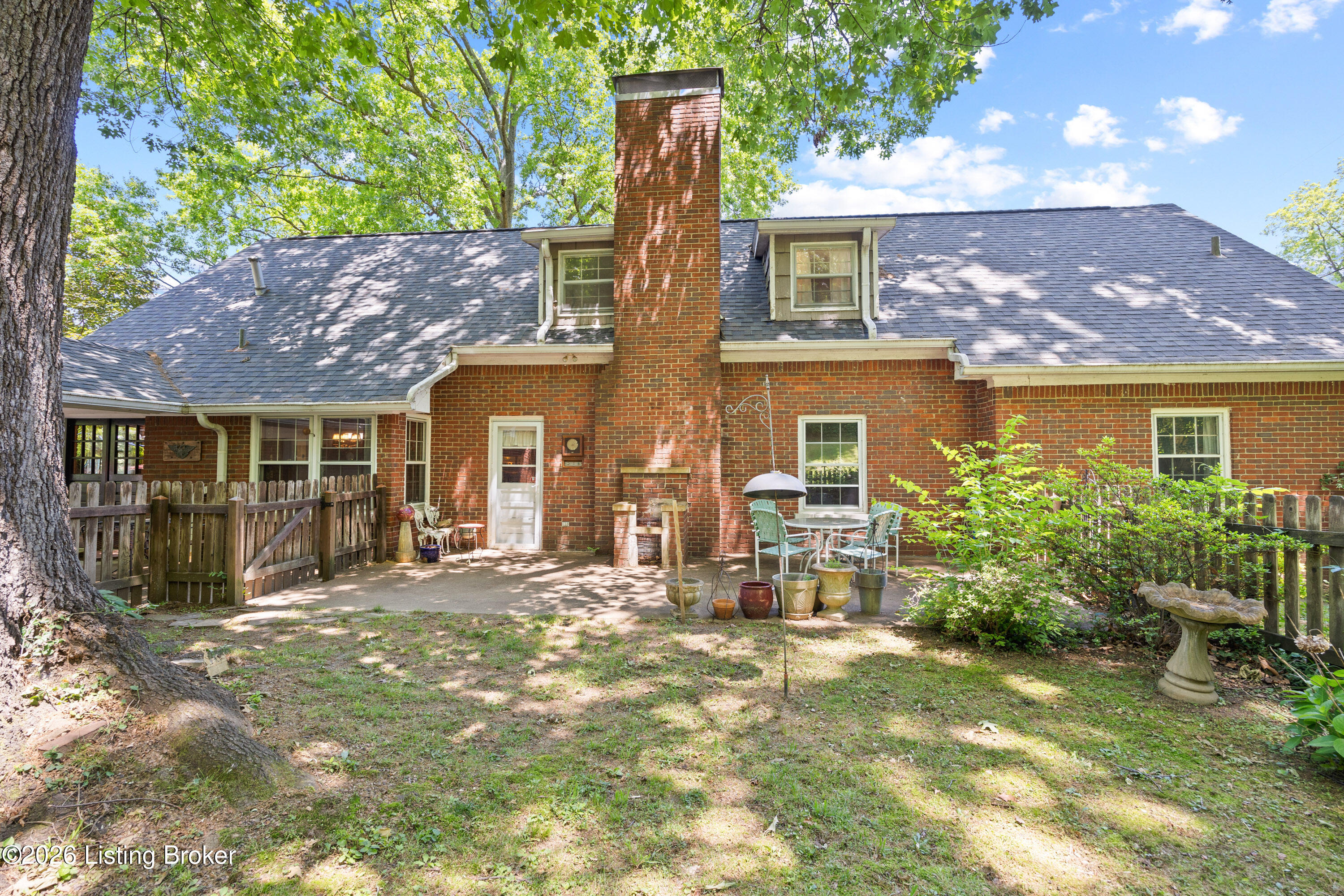 200 W Kenwood Dr
