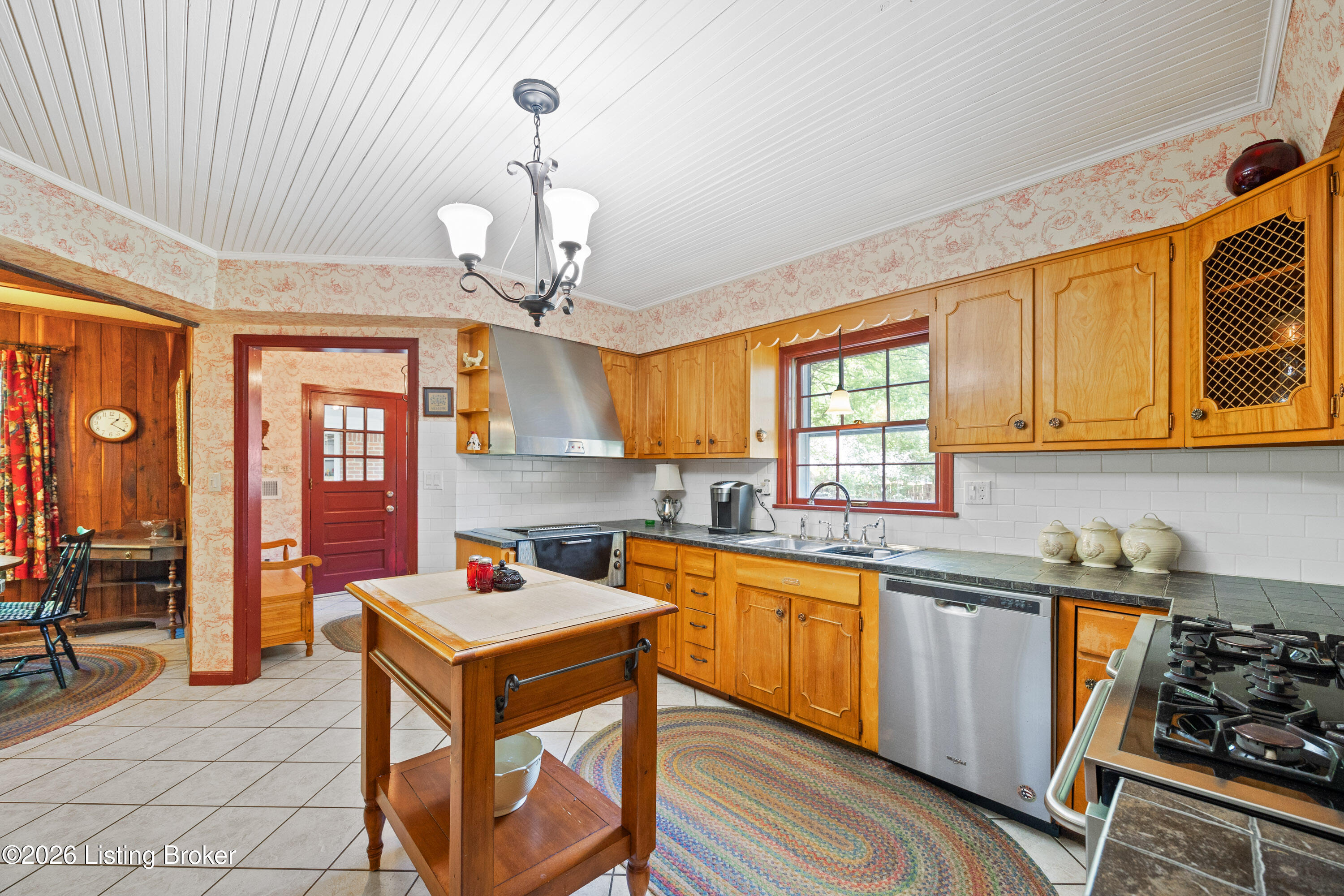 200 W Kenwood Dr