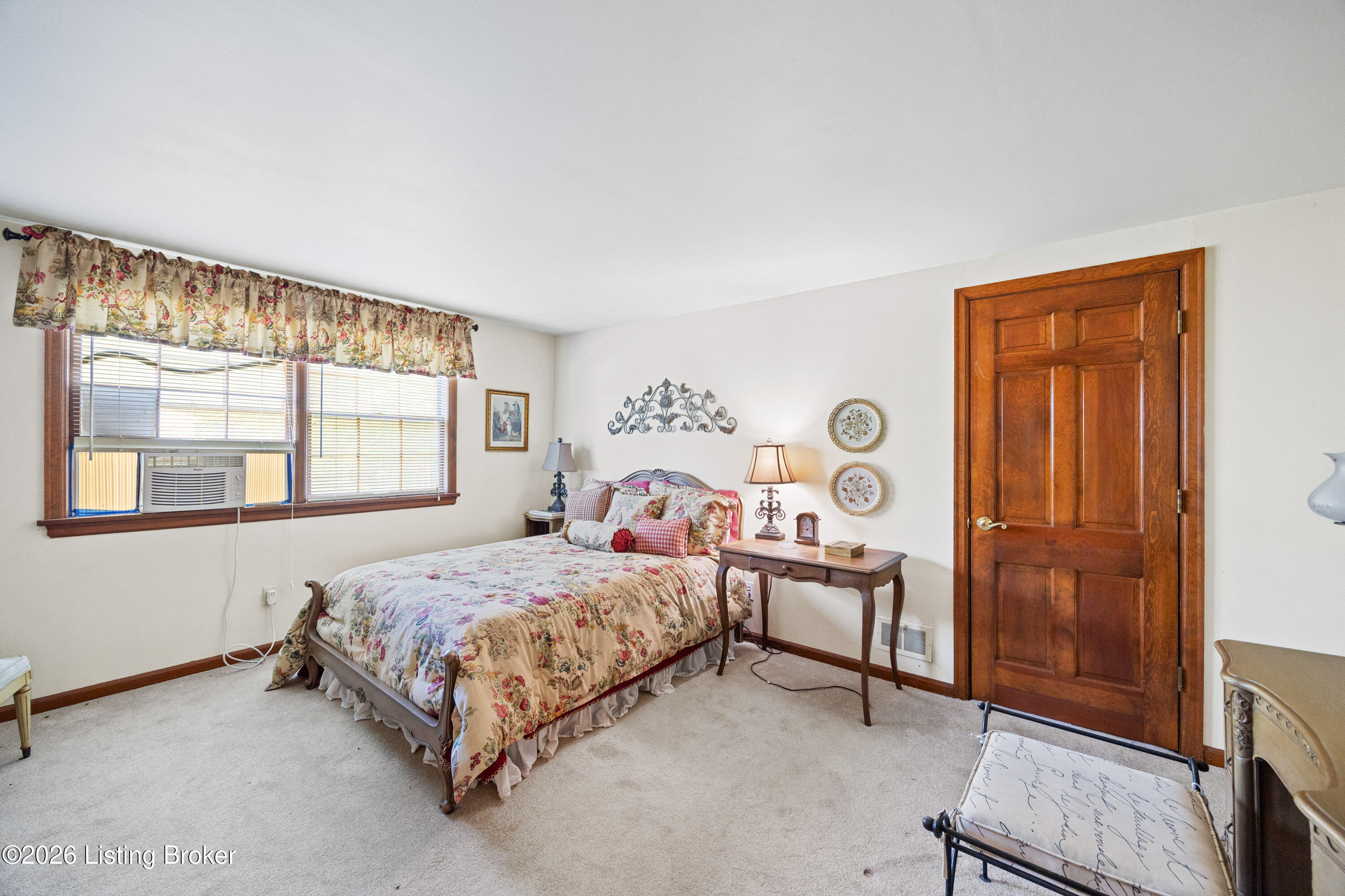 200 W Kenwood Dr