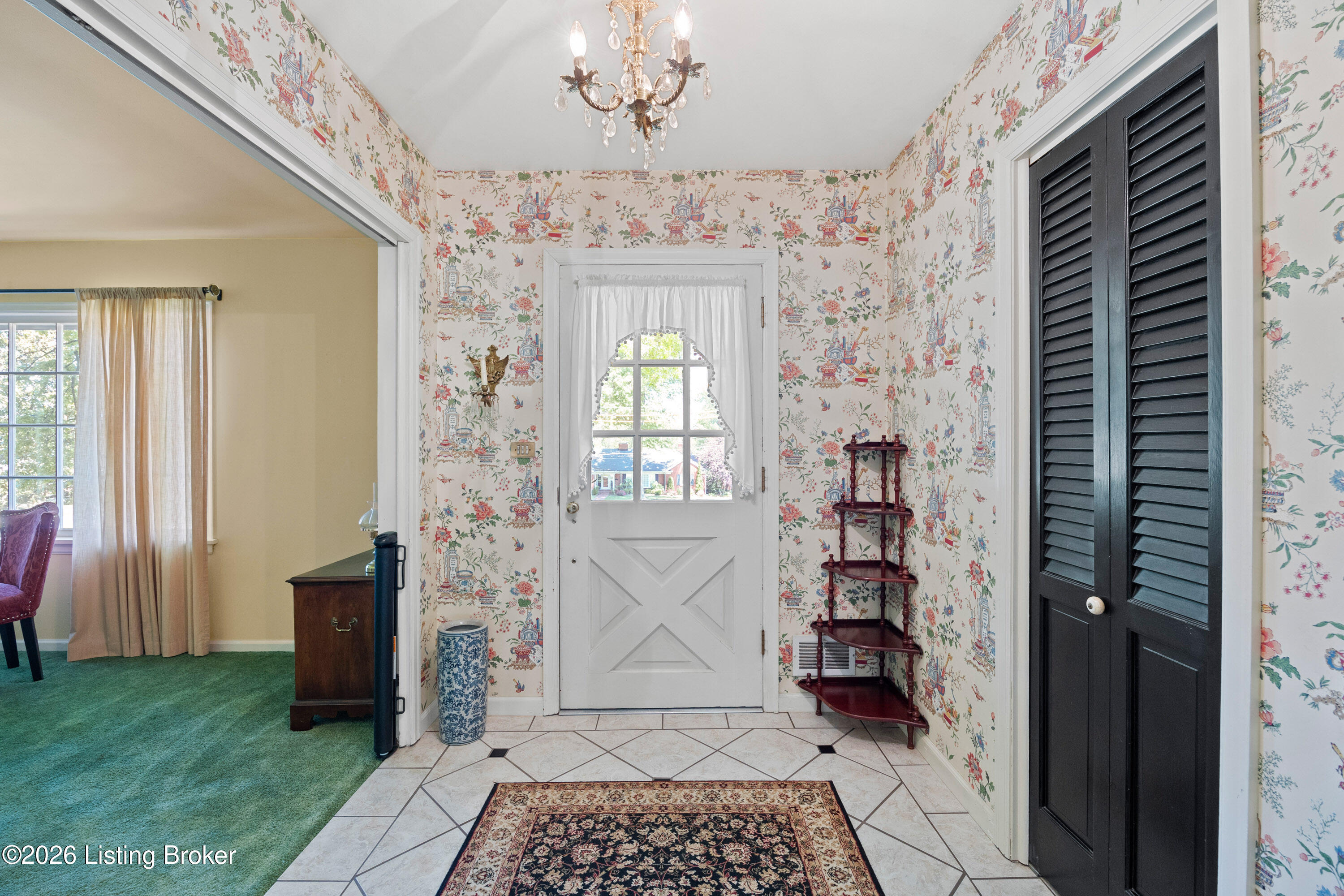 200 W Kenwood Dr