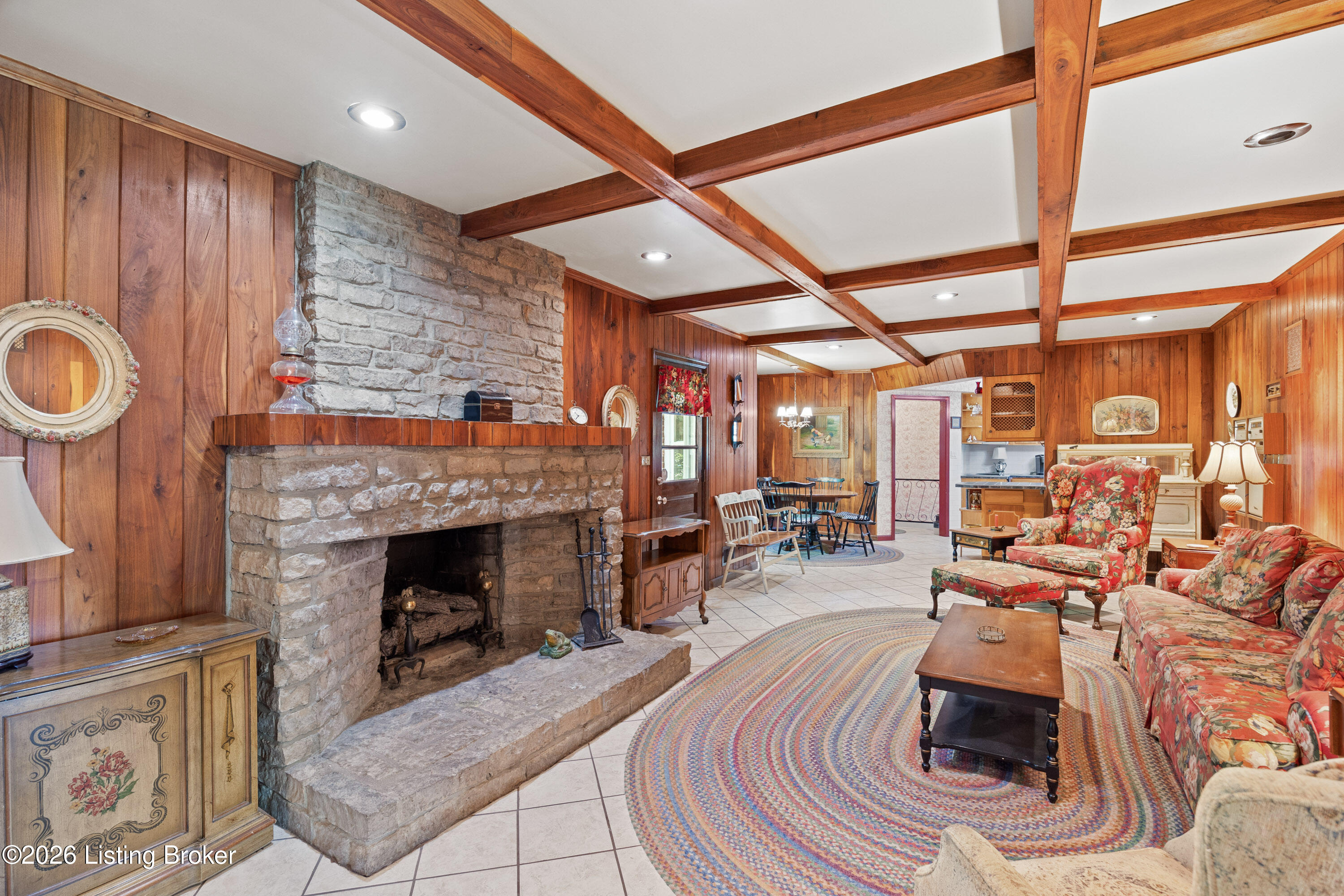 200 W Kenwood Dr
