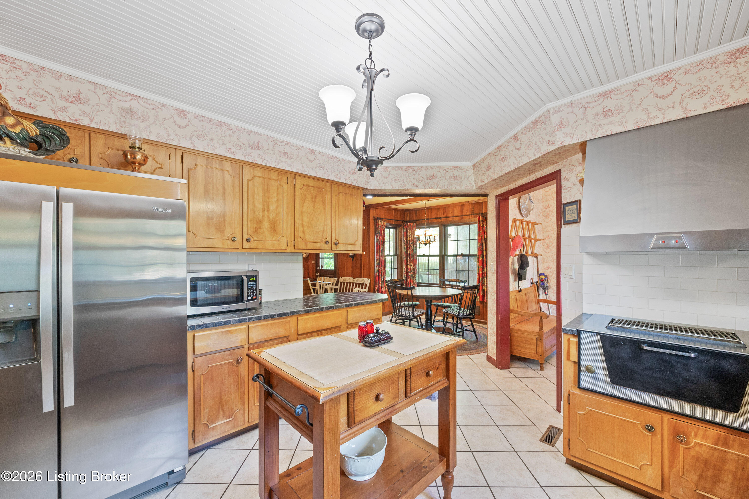 200 W Kenwood Dr
