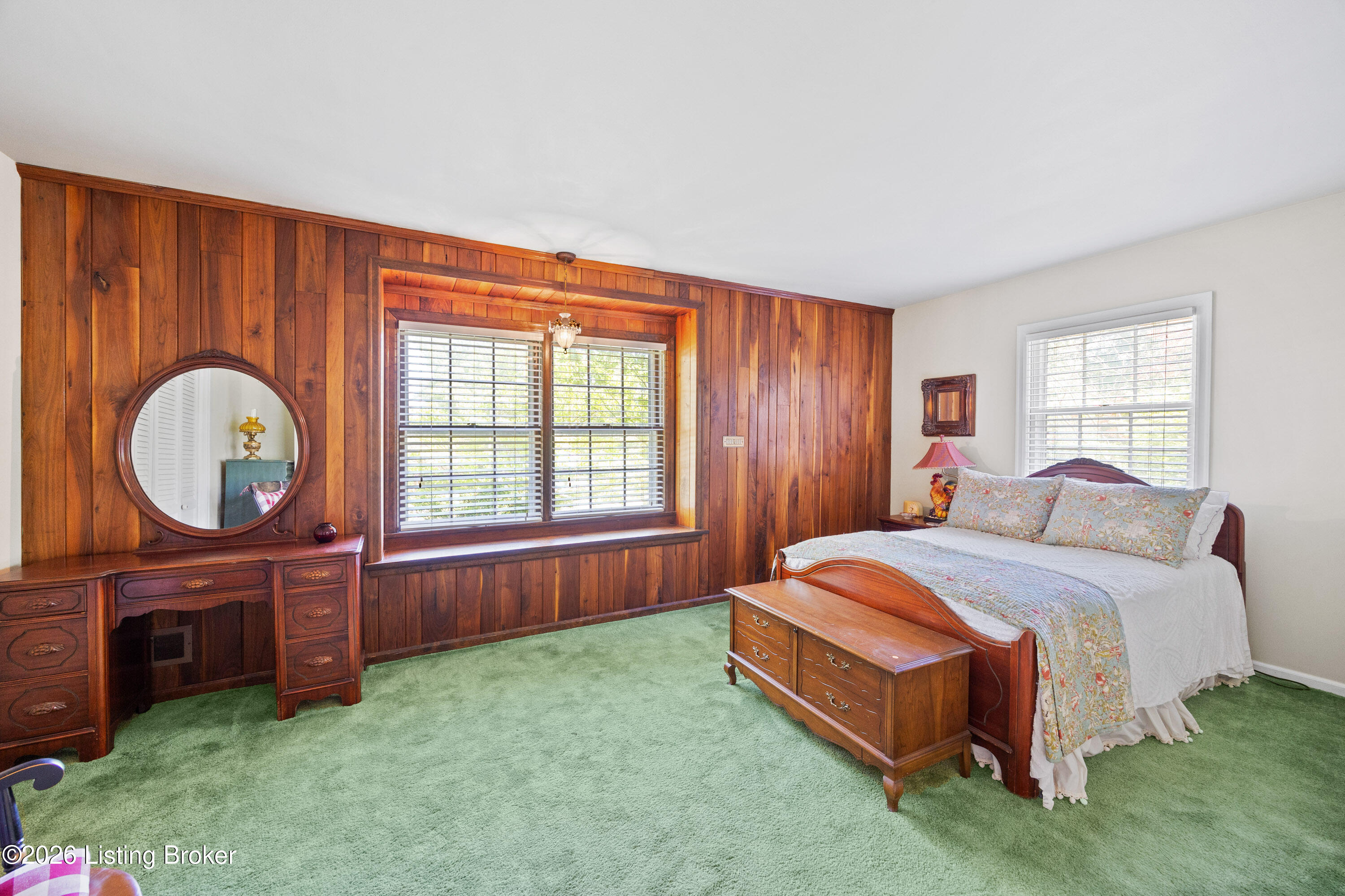 200 W Kenwood Dr