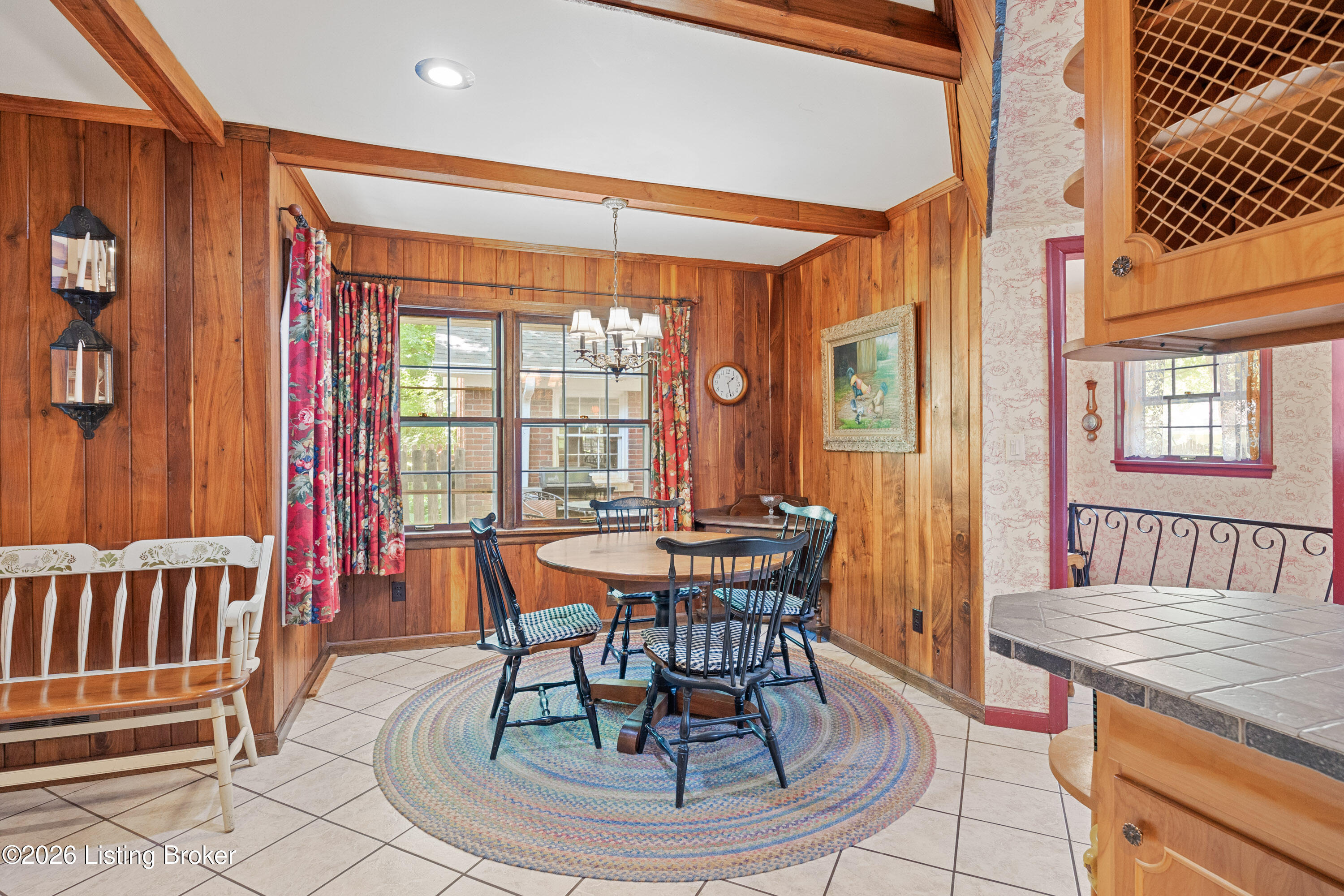 200 W Kenwood Dr