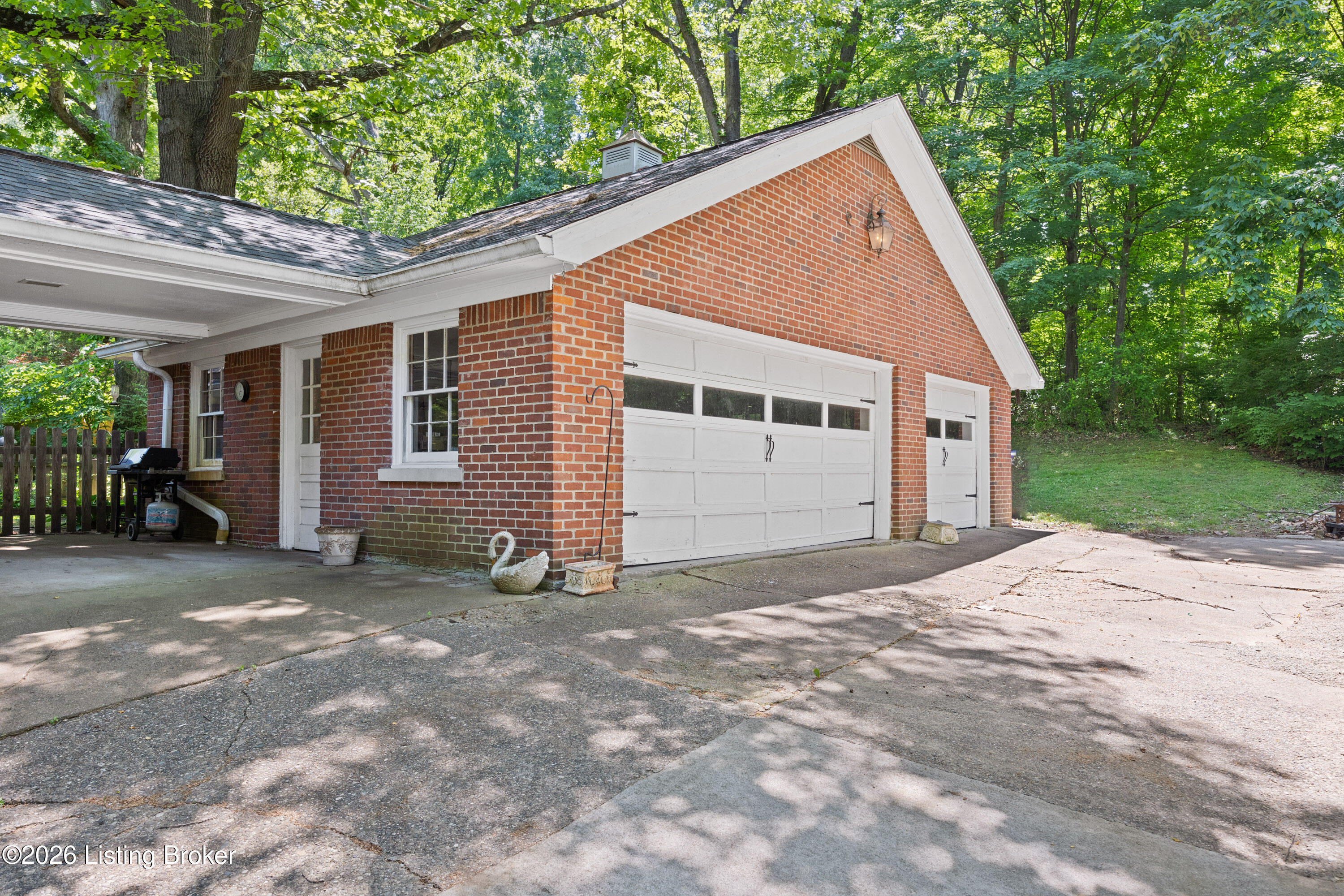 200 W Kenwood Dr